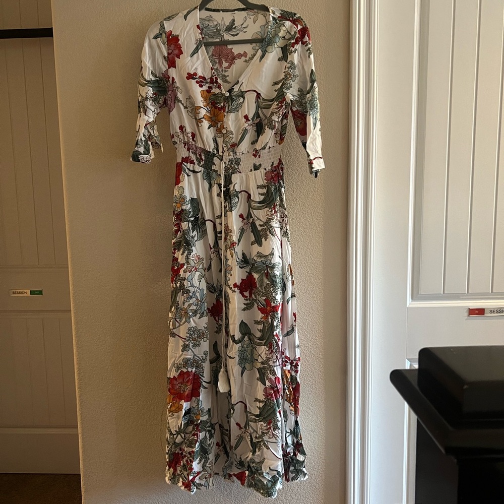 NWT: Floral flowy maxi dress